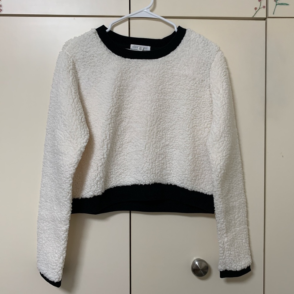 fluffy white aeropostale sweatshirt